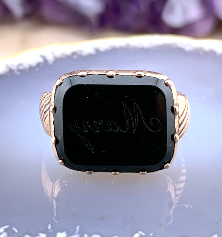 Antique Georgian 12K & Carved Onyx Ladies Intaglio Signet Ring