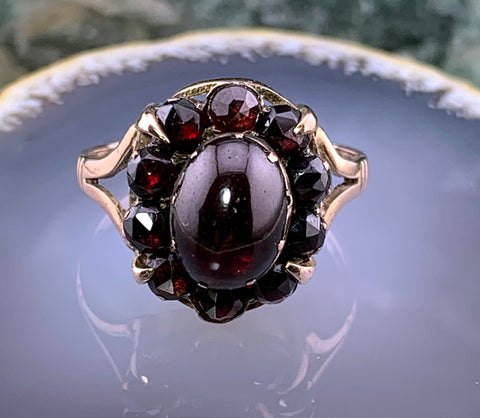 Estate 10K & Garnet Ring