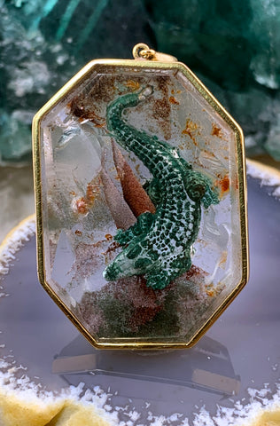 Vintage 18K & Reverse Intaglio Crocodile on Moss Agate Pendant